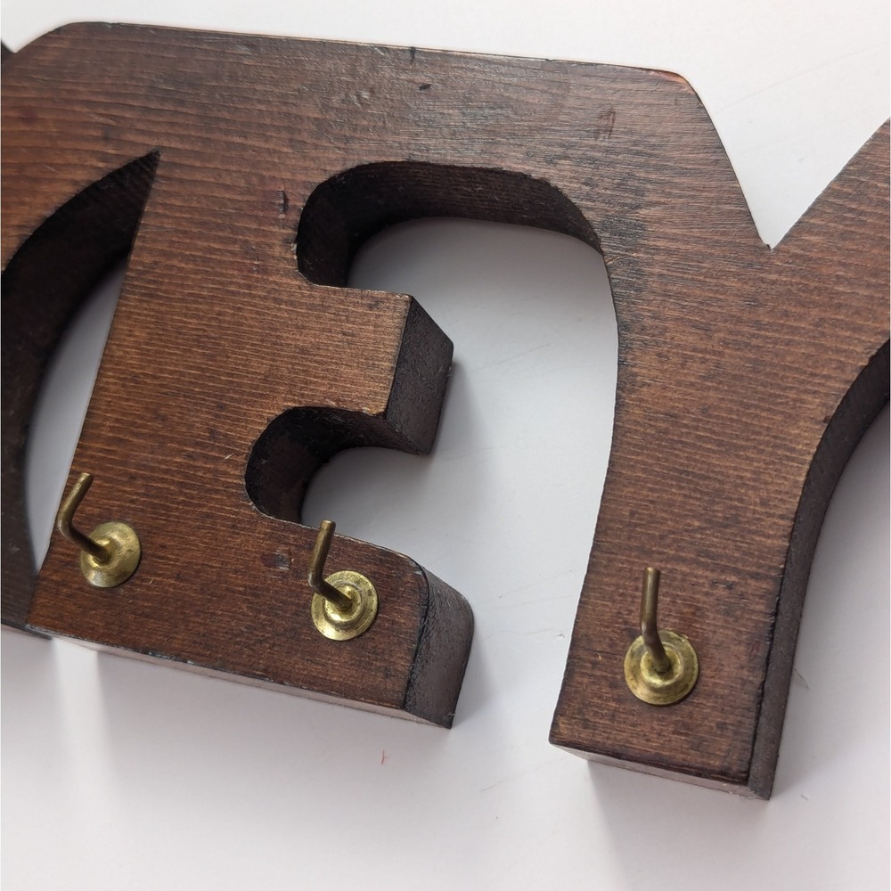 Vintage Wood Keys Word Sign w/Brass Hooks Holder Wall Rack Rustic MCM - Picture 4 of 14